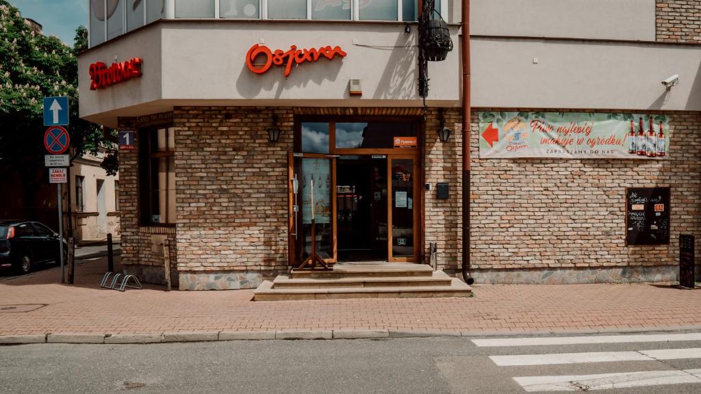 a store front of a brick building with the door open at Browar Osjann - pokoje gościnne in Biała Podlaska