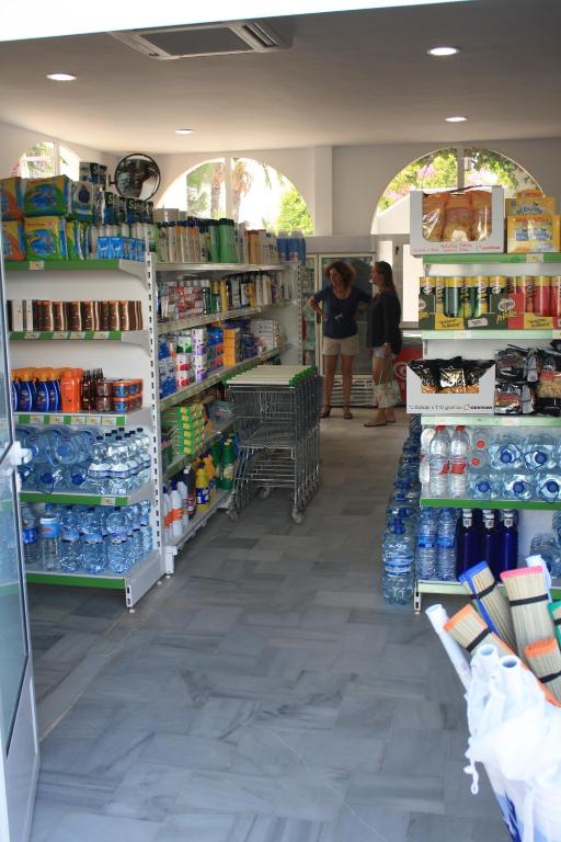 Supermercado u otro tipo de tienda en el apartamento o alrededores