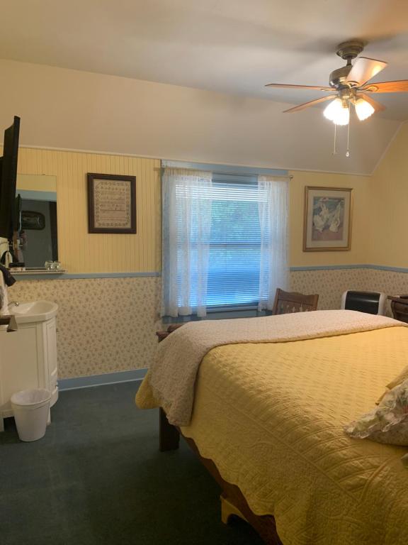 Mount Shasta Ranch Bed and Breakfast - 大号床间 - 带共用浴室