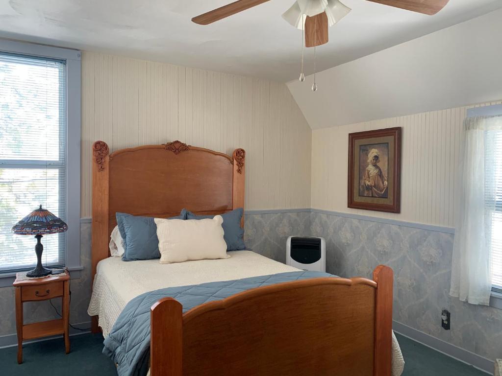 Mount Shasta Ranch Bed and Breakfast photo