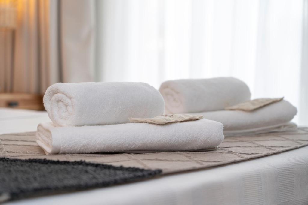 Posteľ alebo postele v izbe v ubytovaní Mirablue Luxury Residences