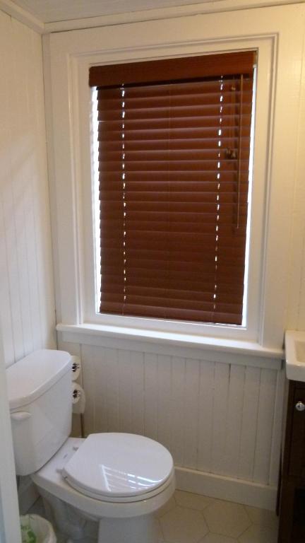 a bathroom with a white toilet and a window at La Maison entre Mer Montagnes in Cap-Chat
