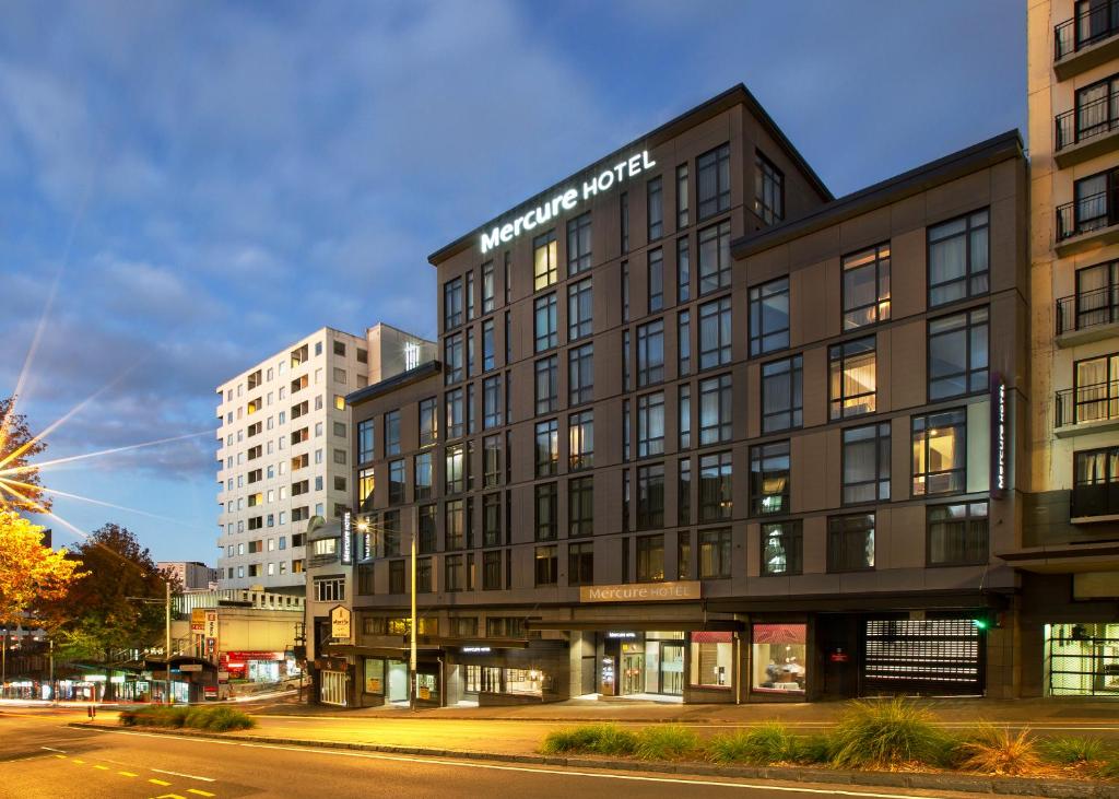 Mercure Auckland Queen Street photo