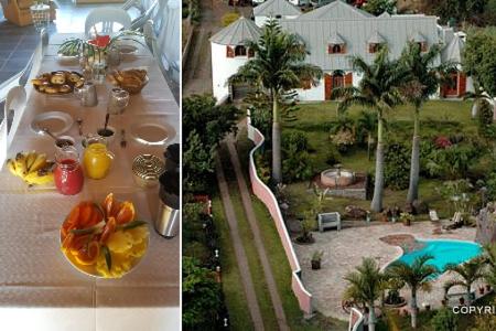 duas fotos de uma mesa com comida e uma casa em Ferme équestre des Avirons em Les Avirons