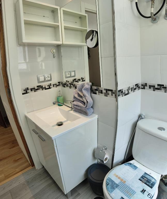 Łazienka w obiekcie Solaz-Andaluz City Center Apartment BY NAMASTE ELITE