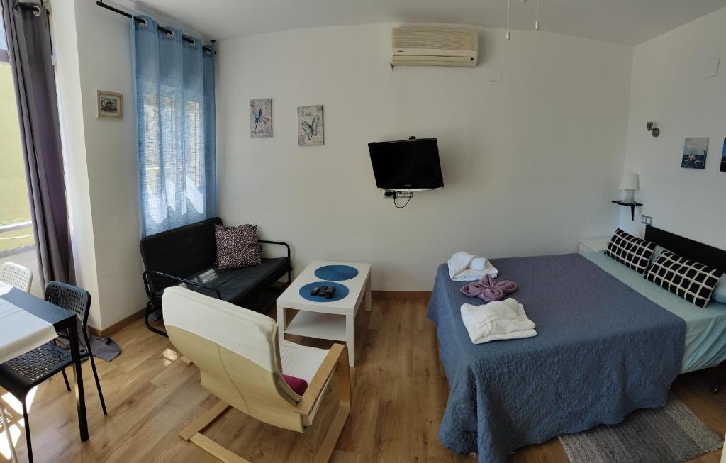 Łóżko lub łóżka w pokoju w obiekcie Solaz-Andaluz City Center Apartment BY NAMASTE ELITE