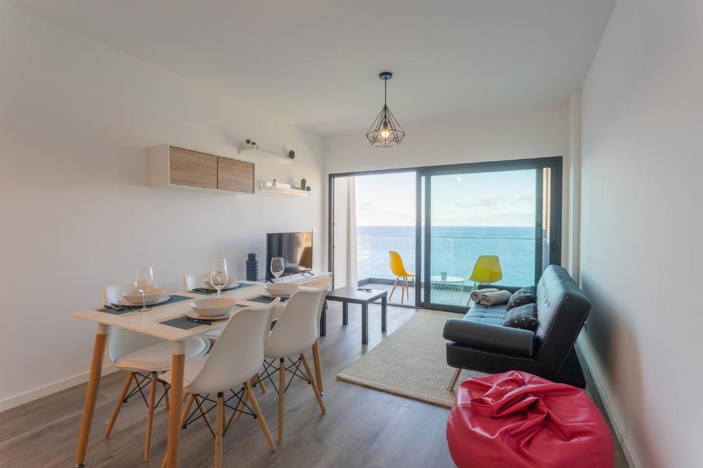FLH Fantastic Ocean View with Balcony