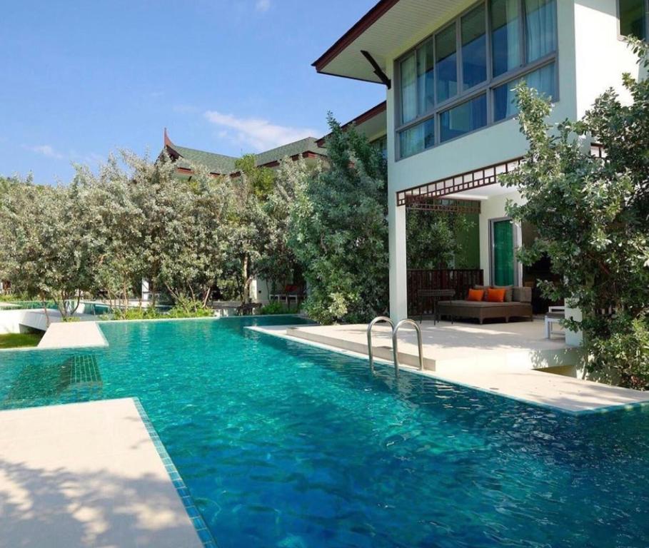 Bazén v ubytování PP Princess Resort nebo v jeho okolí