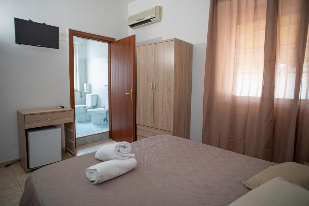 Postel nebo postele na pokoji v ubytování Poesia del Mare B&B