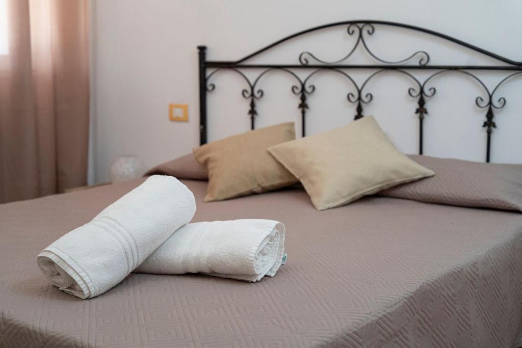 Postel nebo postele na pokoji v ubytování Poesia del Mare B&B