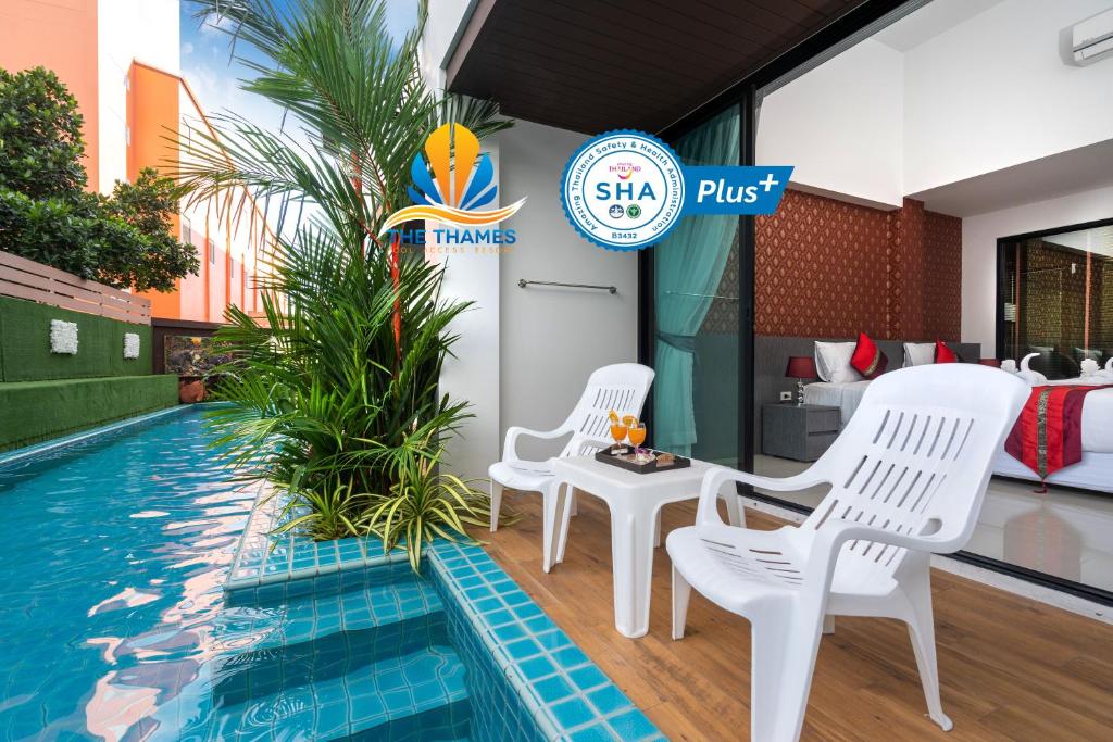 Bazén v ubytování The Thames Pool Access Resort & Villa - SHA Extra Plus nebo v jeho okolí