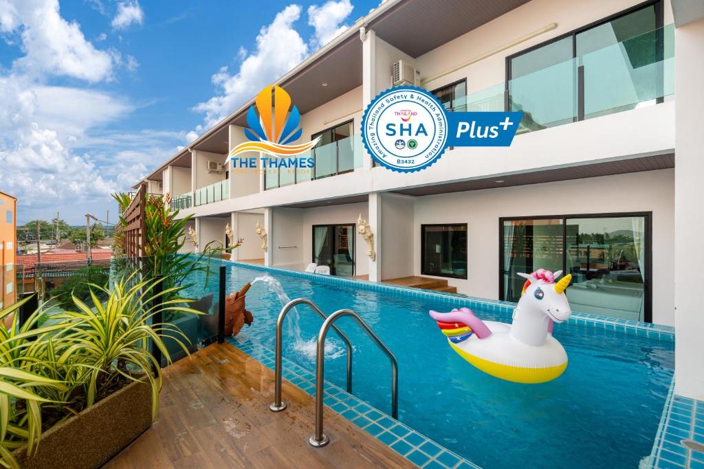 Bazén v ubytování The Thames Pool Access Resort & Villa - SHA Extra Plus nebo v jeho okolí