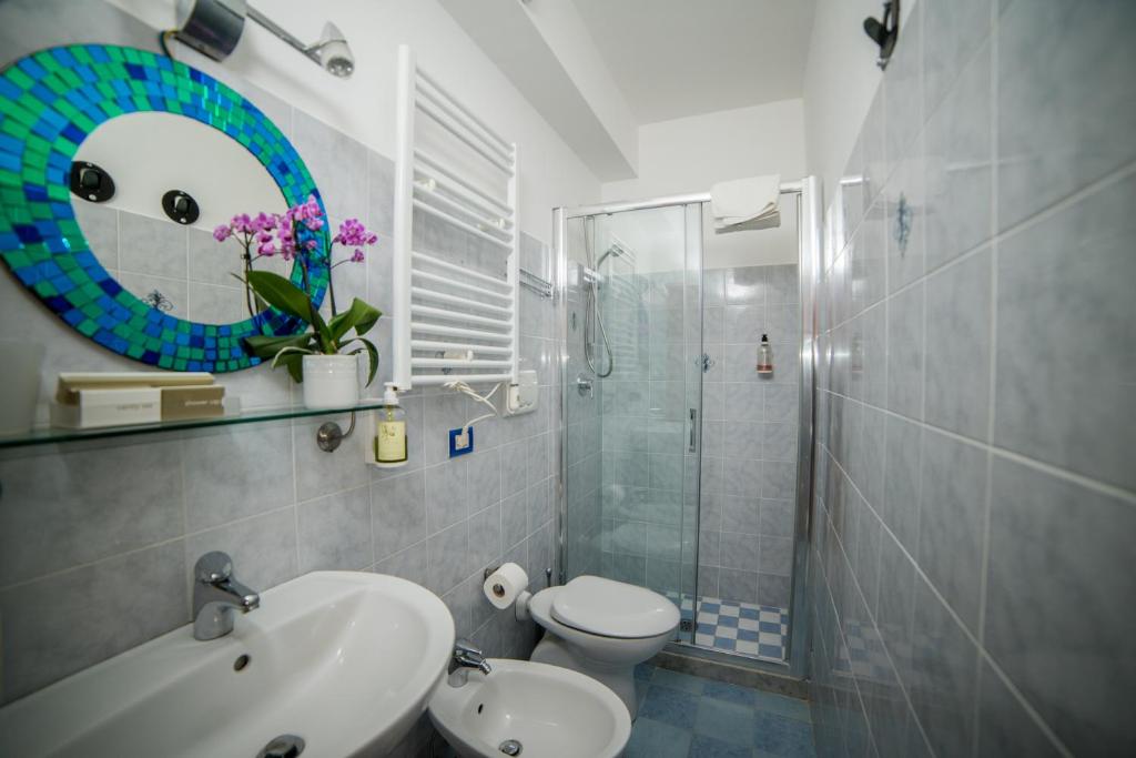 Ein Badezimmer in der Unterkunft B&B Ravello Rooms