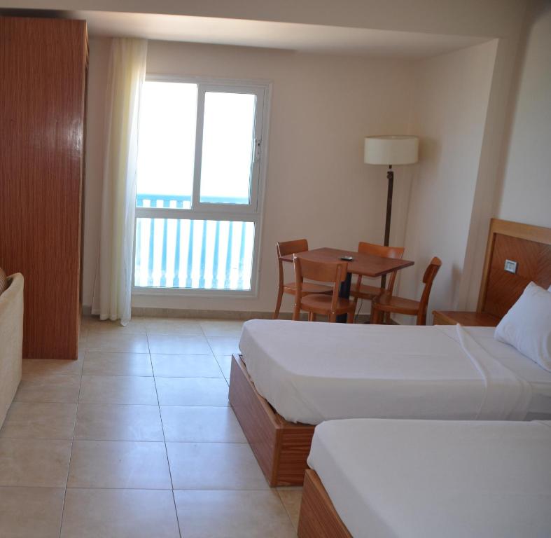 Postel nebo postele na pokoji v ubytování Negresco Hotel