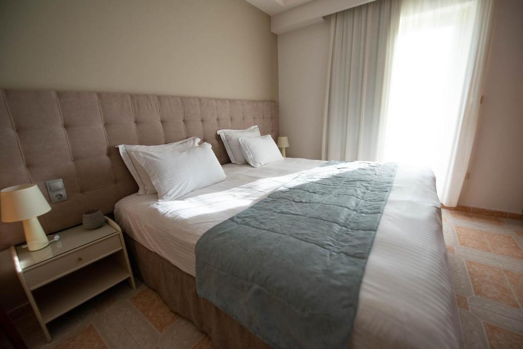 Postel nebo postele na pokoji v ubytování Saga Hotel