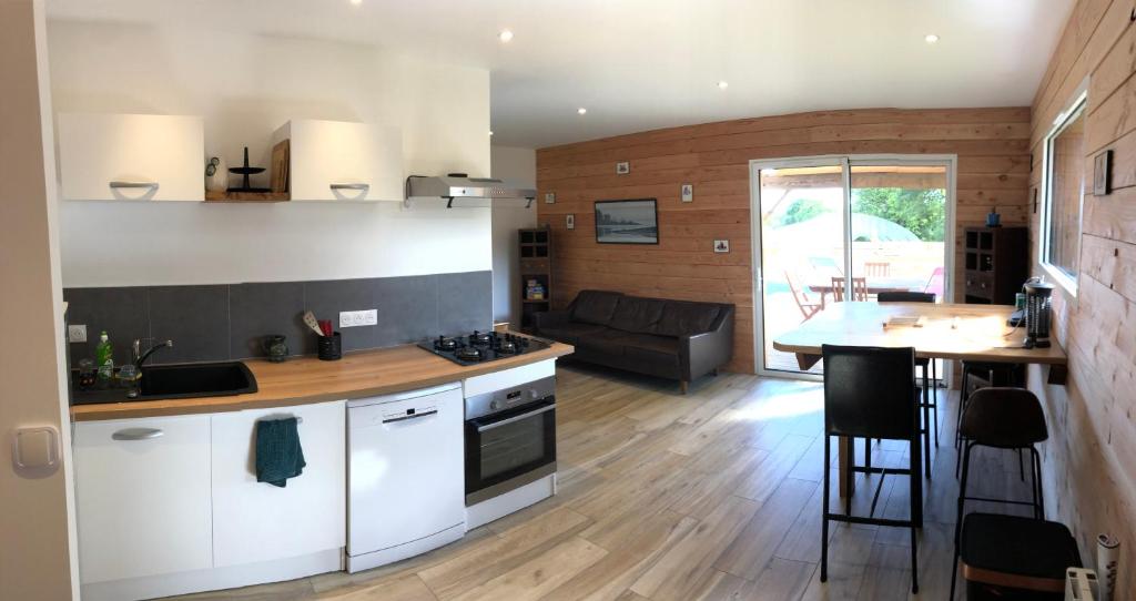 Kuchyň nebo kuchyňský kout v ubytování Gîte entre Golfe du Morbihan et Presqu'île