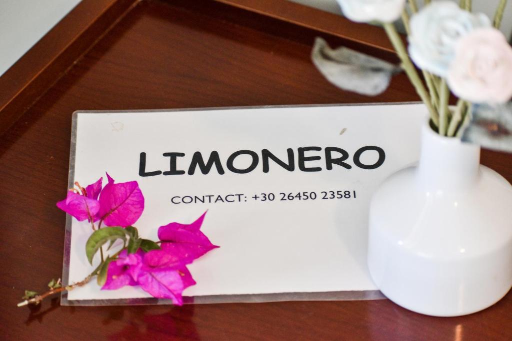 Certifikát, ocenenie alebo iný dokument vystavený v ubytovaní Limonero New City Apartment 2 with Private Parking