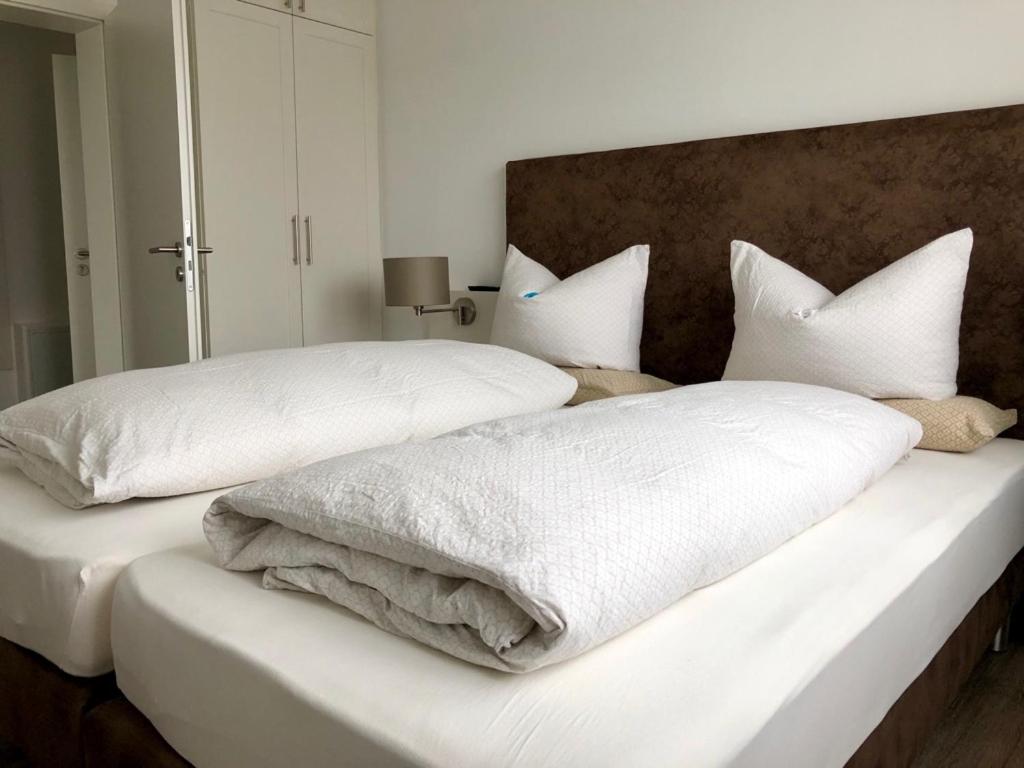 Postel nebo postele na pokoji v ubytování Appartements an der Golfanlage
