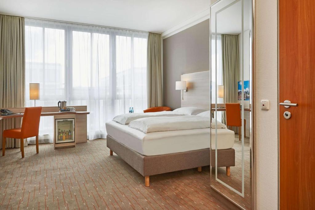 H+ Hotel Berlin Mitte - Resim 17