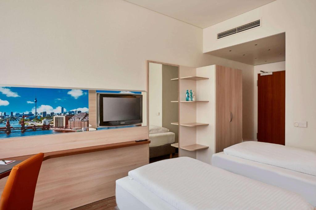 H+ Hotel Berlin Mitte - Resim 38