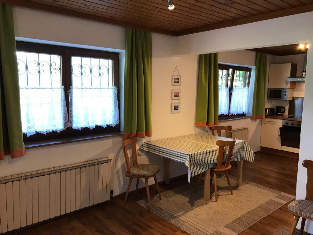 Kuchyňa alebo kuchynka v ubytovaní Haus Fernsebner