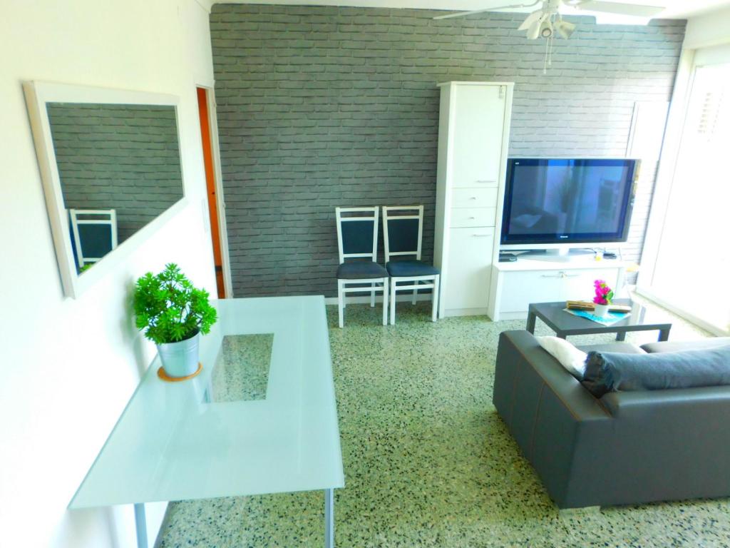 Televízia a/alebo spoločenská miestnosť v ubytovaní GMID IMMO Apartamento apartsol