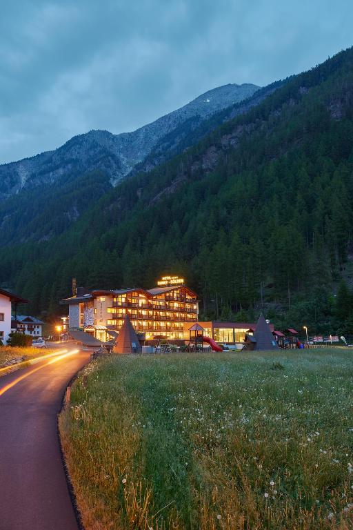 Nespecifikovaný výhled na hory nebo výhled na hory při pohledu z hotelu