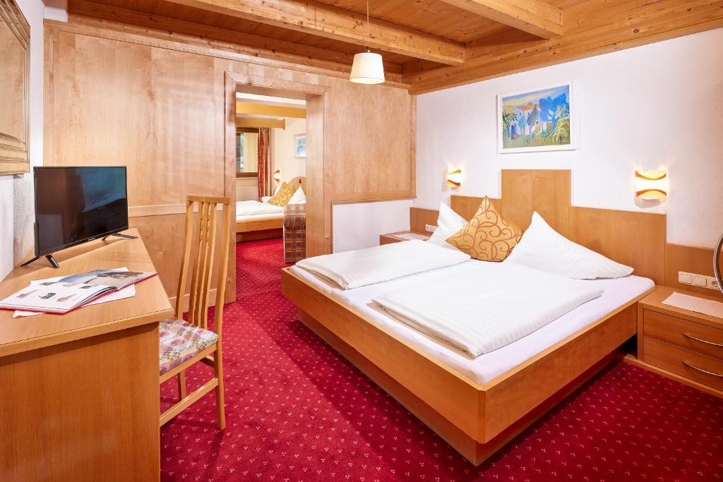 Postel nebo postele na pokoji v ubytování Hotel Sunny Sölden