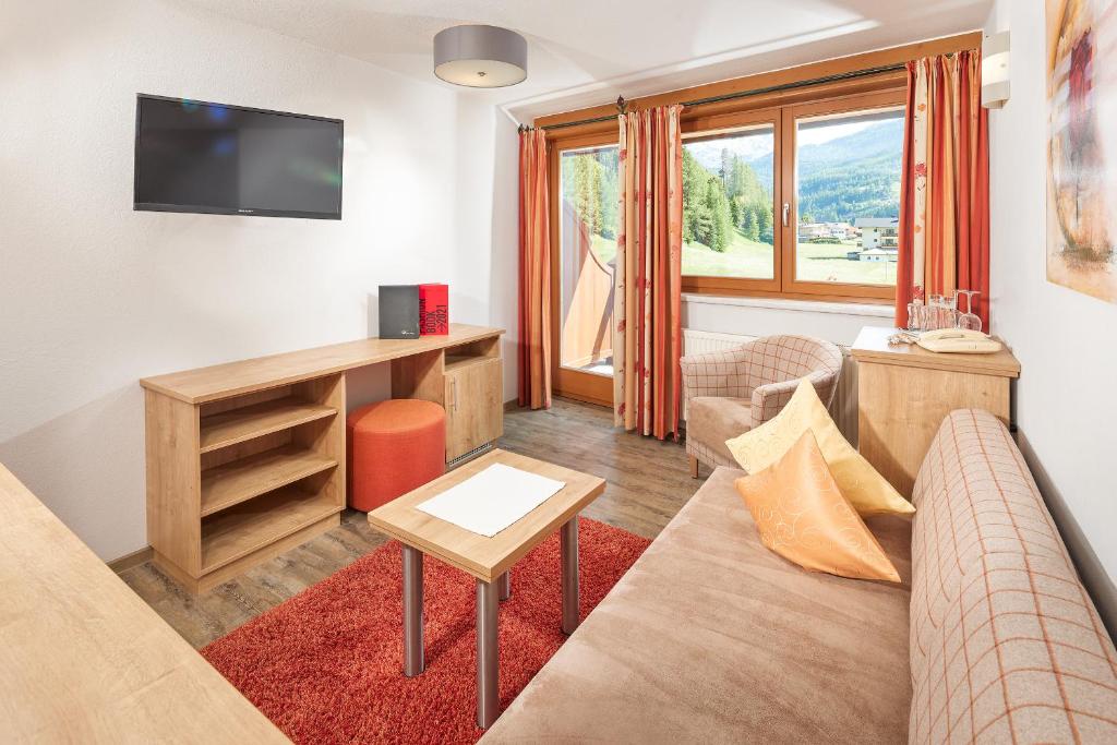 TV a/nebo společenská místnost v ubytování Hotel Sunny Sölden