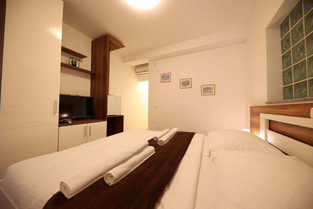 Hotel Murter - Doppelzimmer Mit Teilweise Meerblick