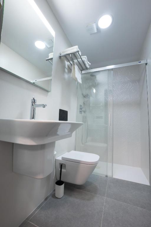 Koupelna v ubytování NERJA-CENTRO-JACUZZI- MIRADOR DE LA ERMITA- Adults Recommended