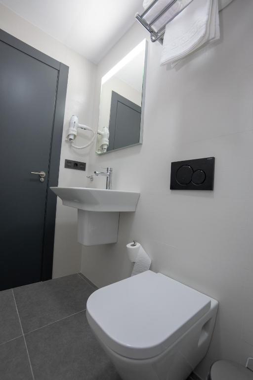 Koupelna v ubytování NERJA-CENTRO-JACUZZI- MIRADOR DE LA ERMITA- Adults Recommended