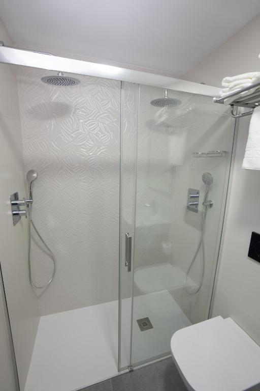 Koupelna v ubytování NERJA-CENTRO-JACUZZI- MIRADOR DE LA ERMITA- Adults Recommended