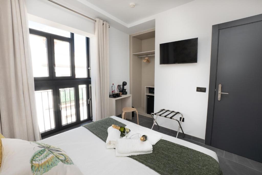 TV a/nebo společenská místnost v ubytování NERJA-CENTRO-JACUZZI- MIRADOR DE LA ERMITA- Adults Recommended