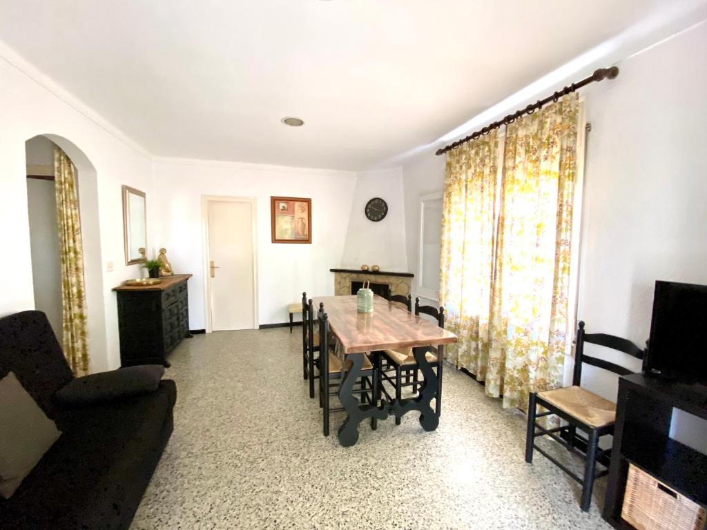 Posedenie v ubytovaní Montserrat I