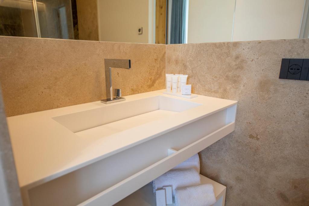 Abelia Sea Suites - 6