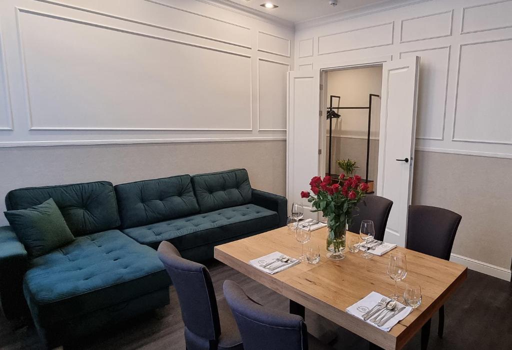 Posedenie v ubytovaní RATUSZOVA Stary Rynek Old Market SQ PREMIUM Apartments & Restaurant AD 1954