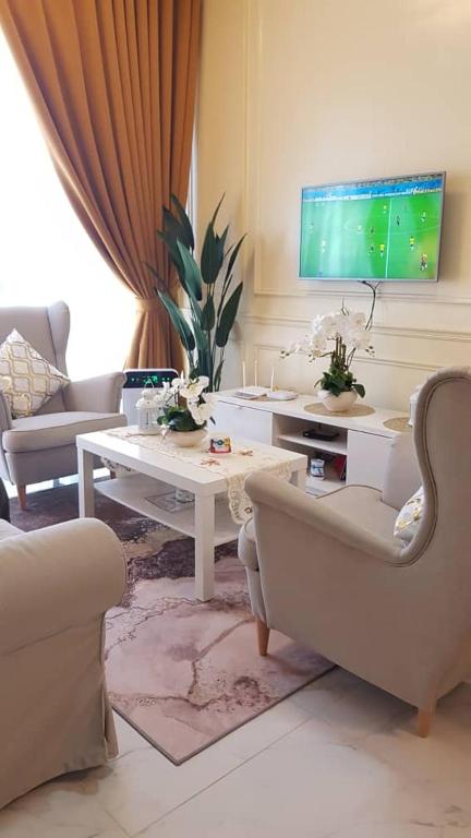 TV a/nebo společenská místnost v ubytování Aleeya Suite @ Troika Residence