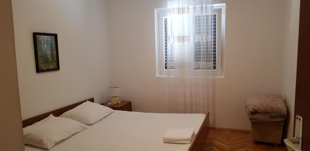 Postel nebo postele na pokoji v ubytování Apartmani Ivanka Simuni