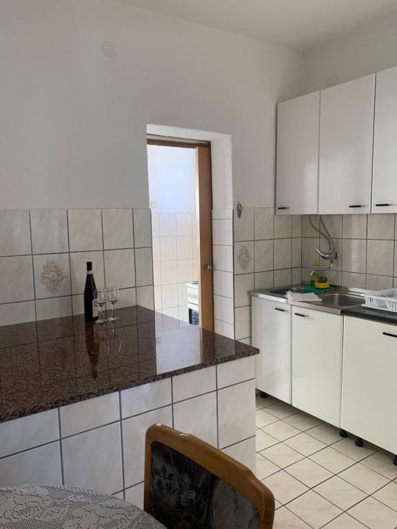Kuchyň nebo kuchyňský kout v ubytování APARTMAN ADRIANA