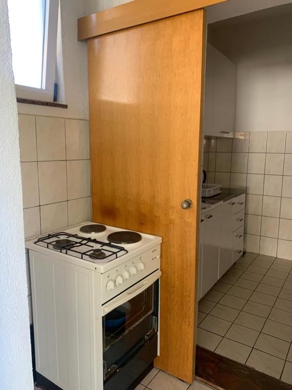 Kuchyň nebo kuchyňský kout v ubytování APARTMAN ADRIANA