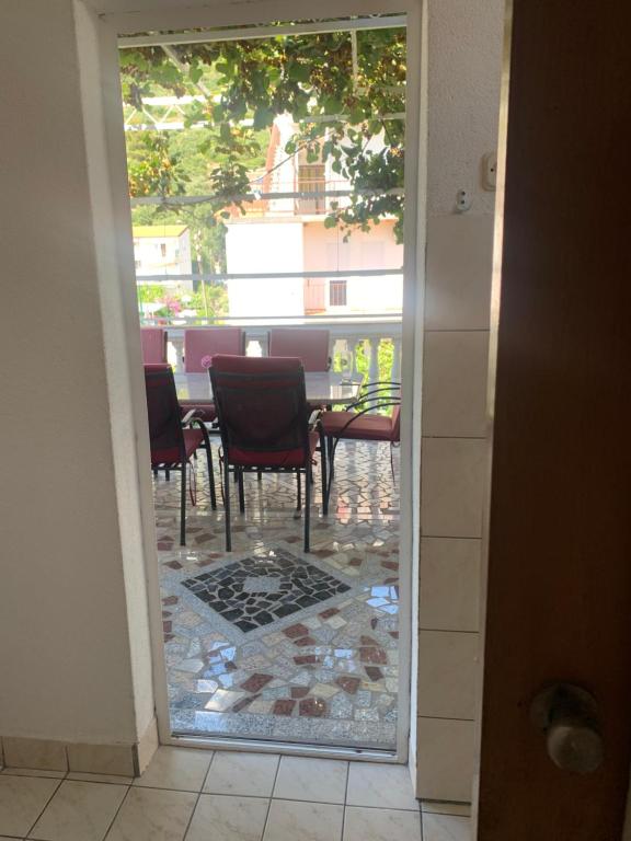 Balkón nebo terasa v ubytování APARTMAN ADRIANA
