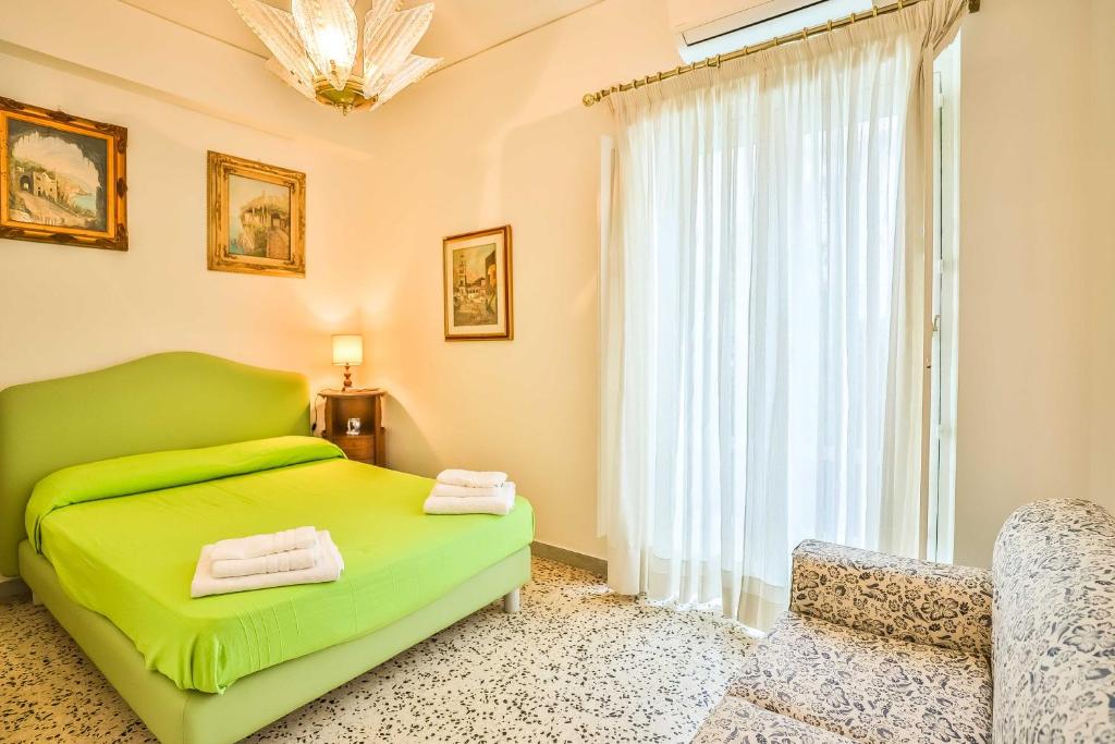 A seating area at Apartment with 4 bedrooms in Amalfi