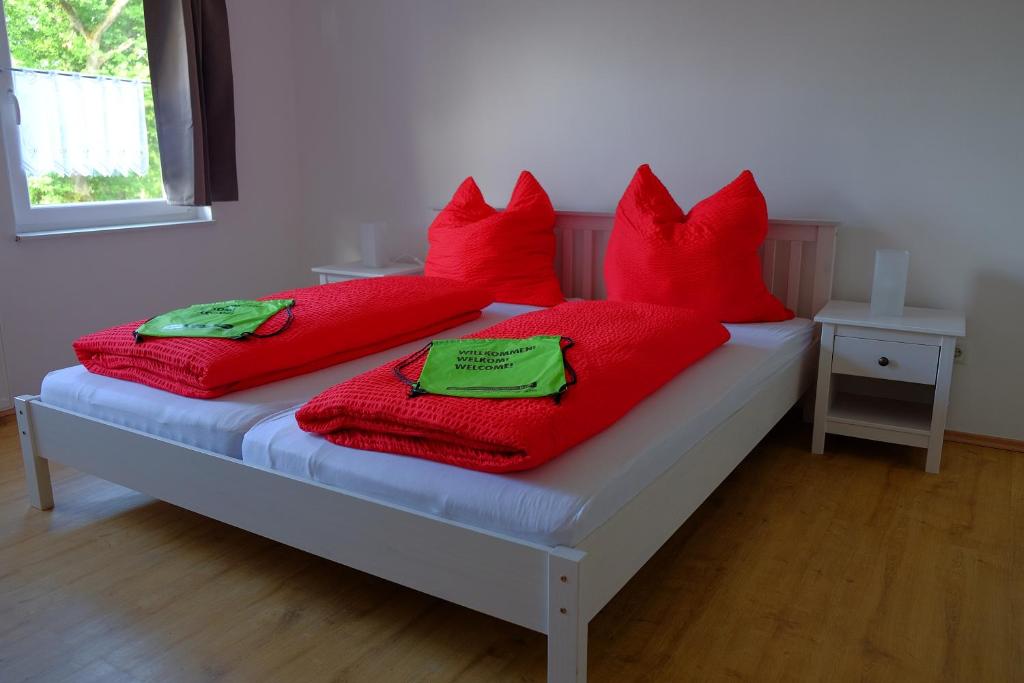 Una cama o camas en una habitación de Ferienwohnungen Ilona Blick