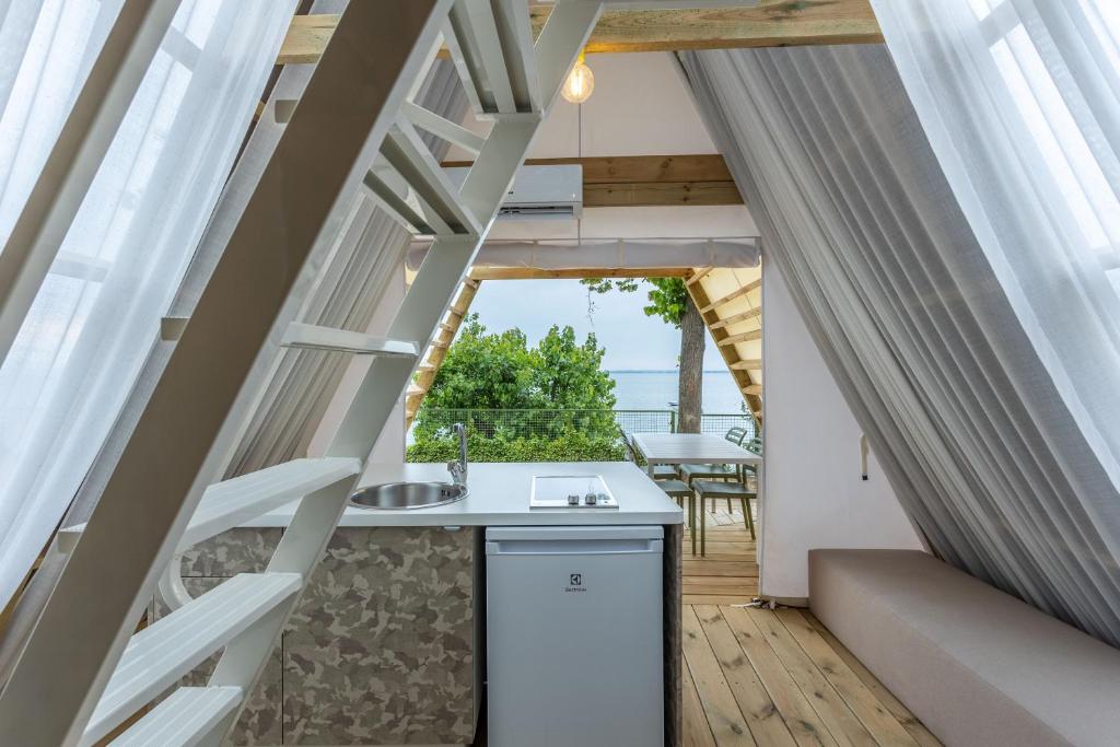 Kuchyň nebo kuchyňský kout v ubytování Camping Village Riva Blu