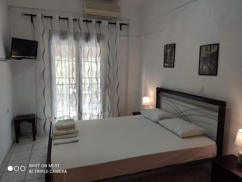 Postel nebo postele na pokoji v ubytování Sivota Rooms Athanasiou