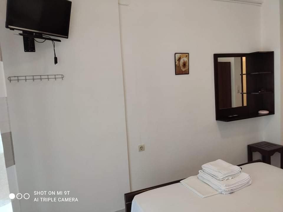 TV a/nebo společenská místnost v ubytování Sivota Rooms Athanasiou