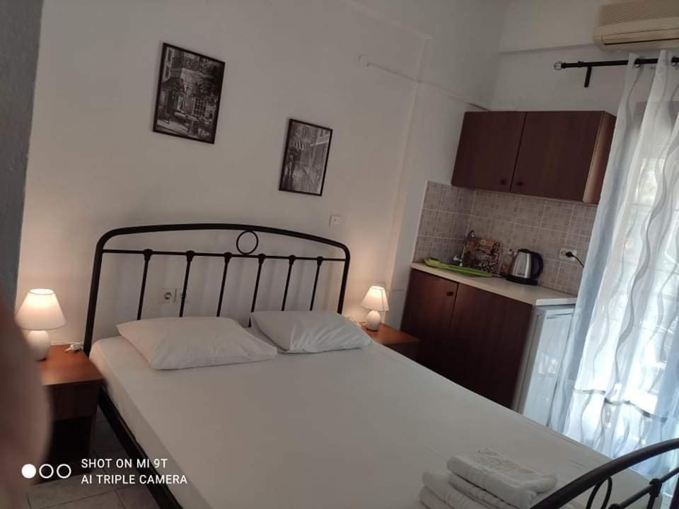Postel nebo postele na pokoji v ubytování Sivota Rooms Athanasiou