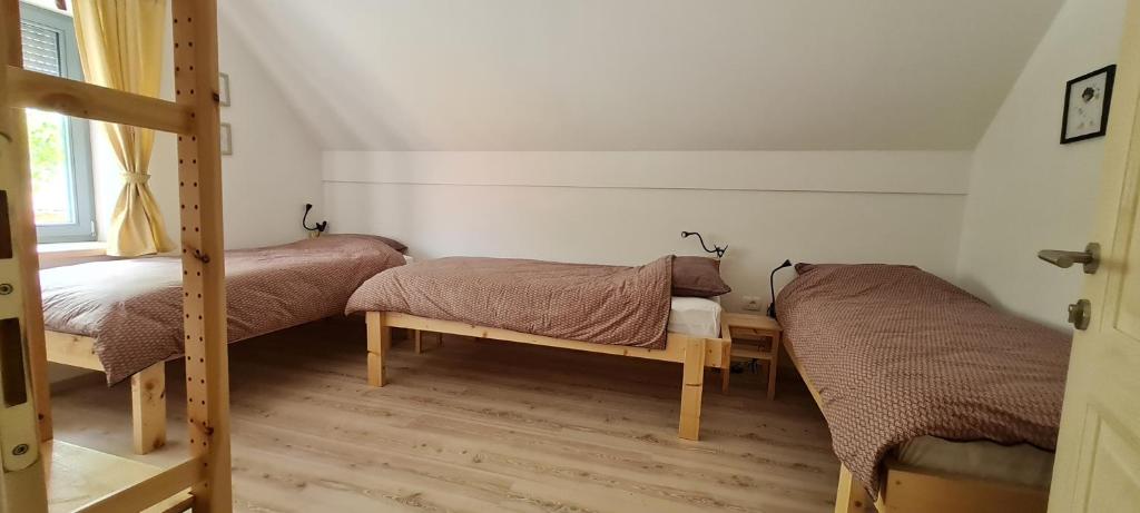 Postel nebo postele na pokoji v ubytování Nona BB