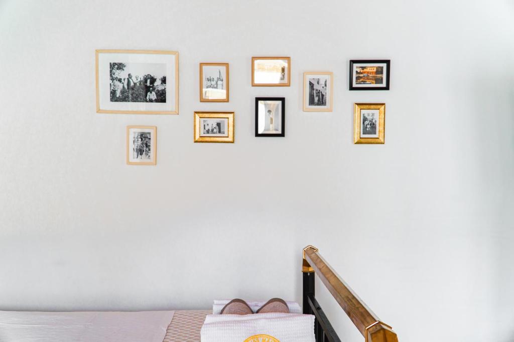 Postel nebo postele na pokoji v ubytování Rafalias Mansion